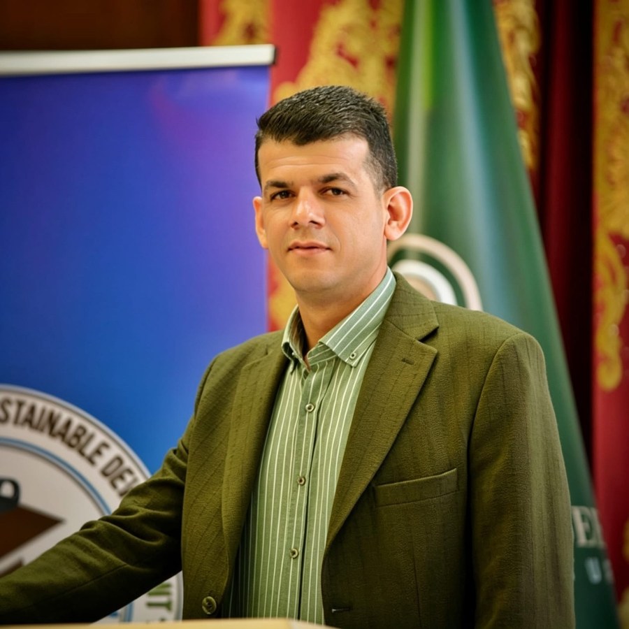 المدرب أحمد يونس — المشرف العام